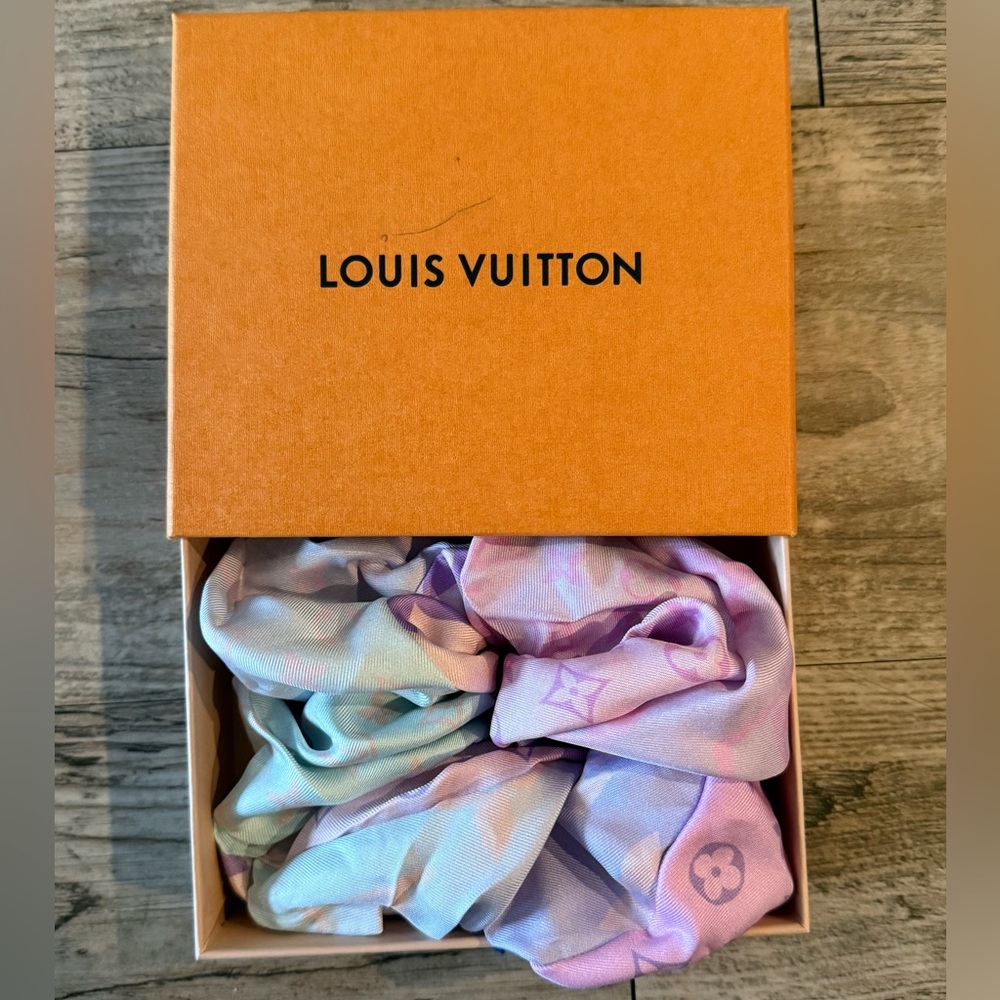 Louis Vuitton Spring Escape Gradient Ombré Large Scrunchie – Authentic